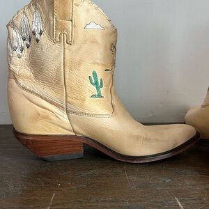 Vintage 90’s Zodiac Frontier Hand Painted Southwestern Deerskin Western Boots